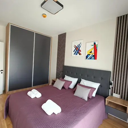 Diamond - Urban View Apartment